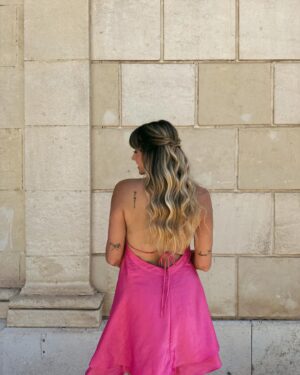 Manon Quadratus Instagram - Voilà mon look pour le mariage civil de ma sœur jumelle, j’ai encore du mal à réaliser qu’ @anaisquadratus est mariée 🥹 

Viva le sposi @thomasmezza7 & @anaisquadratus 💒🤍 

La dernière vidéo c’est du grand moi ptdr, il fallait bien que j’en fasse une 😂 

#ootd #ootdfashion #look #lookoftheday #mariage #