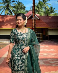 Mansi Joshi Most Liked Photos and Posts