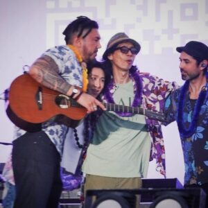 Manson Cheung Instagram - Truly grateful to have met @justinkawikayoung , Ehan and Paul. I’m honoured to share stage with you and seeing you live, your music heals ✨ 🤙🏻 Thank you @ccchoice for bringing us together.

Mahalo for your warm remind, that we can live happier, if we focus on what we have, but no what we don’t have in our lives. 

Shout out to dear Yvonne and ChiChung, gifted us the shirt designed by @davidshepardhawaii all the way from Hawaii!

ALOHA OE! Until we meet again 🌸

P.S. got seventh pic from dear Manliens 🪐👀

#天空草地