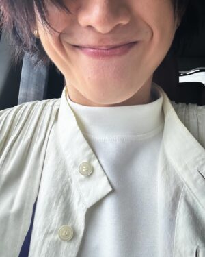 Manson Cheung Instagram - 拾回幸福的瞬間

一摸摸口袋，在 @qqbarry 找來的褲子拾到三塊 Gibson pick，左邊一塊，右邊兩塊。

不管是誰的，我也先好好的幫你保管咯 ：）