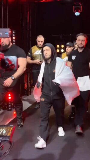 Mansur Khatuev Instagram - Очень рад одержать победу в Грозном , перед родной публикой. Всегда очень тепло поддерживают и болеют , это дает дополнительную мотивацию! Дела реза хийла шуна яхь йолу Нохчи! Дала диканц бекхам бойла шуна! Боккъала ч1ог1 са гаттош болеть до аш! ❤️🤝
#Нохчи #Нохчийчоь #яхь #йолу #къонахи