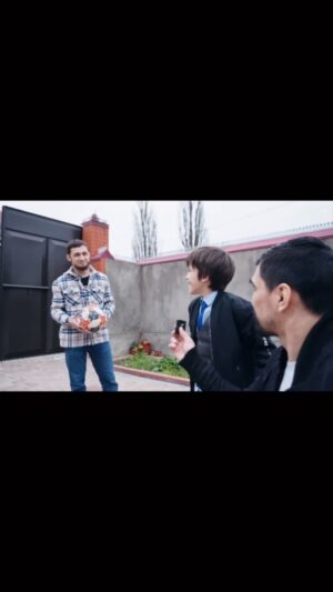 Mansur Khatuev Instagram - Мой главный хейтер 😁👍
Отрывок из блога @panaexal  День бойца.
