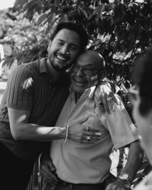 Manuel Carrasco Instagram - Qué bonito Flechas, qué bonita su gente, sus vecinos, sus calles estrechas... ❤️

Viajé al pasado estando en el presente y lo sentí como al principio de todo. Qué entrañable ha sido. Gracias por acompañarme en mi penúltima flecha.