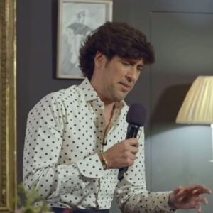 Manuel Lombo Instagram - No es la primera vez que cantamos juntos esta belleza de @rafaeldeleonpoeta , pero si apuesto por decir que ha sido la más especial. Hay veces que pasan cosas y el día de esta grabación pasaron. @lauragallego_oficial me sientas muy bien y te quiero fuertemente. 💙
#dianaylombo