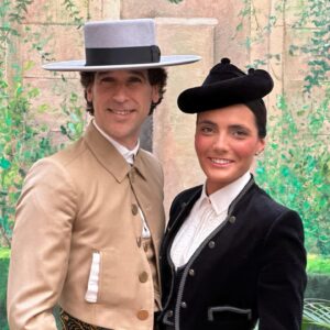 Manuel Lombo Instagram - ¡Siempre presumo de ir caballo con la más guapa! @paulasuarez0_  Gracias por la alegría que me das siempre. Querido @lorojaime habrá que repetir, ¿no?