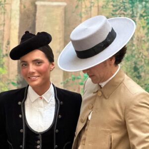 Manuel Lombo Instagram - ¡Siempre presumo de ir caballo con la más guapa! @paulasuarez0_  Gracias por la alegría que me das siempre. Querido @lorojaime habrá que repetir, ¿no?