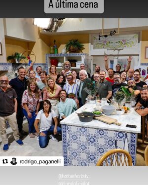 Manuel Marques Instagram - Foram quase três anos e meio de “Festa é Festa”. Os gémeos Fernando e Aurélio foram as minhas personagens. Calhou terminar a minha participação neste projecto com o Aurélio no último dia de gravações. Com um misto de emoções recebi as flores, palmas e o carinho de toda a equipa que soube sempre o quão importante era a última cena de cada ator. Um obrigado a todos do tamanho do mundo. E até sempre. 🎬❤️

@dailycristina 
@pluraloficialpt 
@joaovascopatricio 
@r0bert0pereira 
@evajesusgoncalves 
@salvoerro 
@tvioficial