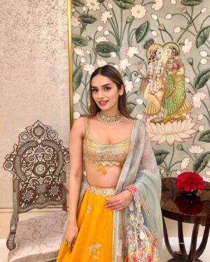 Manushi Chhillar Instagram - Orange is definitely the new black! 🧡

Stylist: @sheefajgilani 
⁠Team: @shriyaamahajann @jhanvikhatwani_
