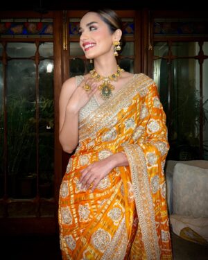 Manushi Chhillar Instagram - Orange is definitely the new black! 🧡

Stylist: @sheefajgilani 
⁠Team: @shriyaamahajann @jhanvikhatwani_