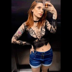 Marcela Lahaud Instagram - Nem parece que peida.

.
.
#picoftheday #selfie #gingerhair #ruivando