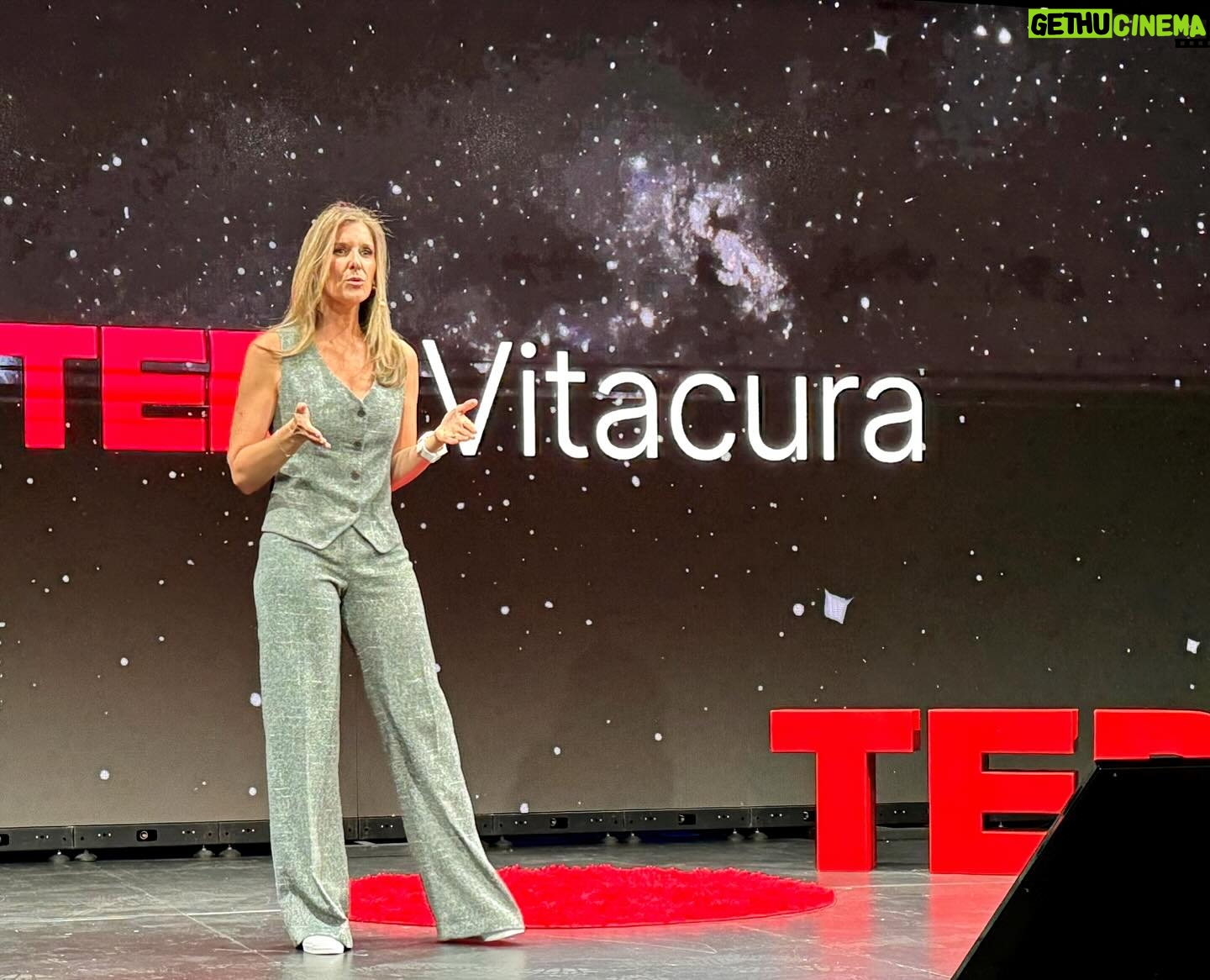 Marcela Sabat - 1.4K Likes - #TedTalk Lo que vivĆ ayer en @tedx.vitacura para @ted fue una tremenda experiencia y desafĆo personal. Llevaba muchos aƱos admirando las charlas TED, y porquĆ© no decirlo, muchas veces soƱƩ con ser una #TedSpeaker. Fueron semanas de harto trabajo para lograr cumplir con los objetivos de la marca y, para eso tuvimos a los mejores entrenadores. A los expertos en oratoria y storytelling @spinpitch.cl y @labstorylab muchĆsimas gracias por toda su entrega y profesionalismo, fueron fundamentales para llegar al corazón del āregaloā que uno debe preparar para entregar al mundo y que yo llamĆ© EFECTO EQUIDAD. Feliz ademĆ”s de haber compartido y conocido a tantas personas en este viaje de tanto aprendizaje con quienes compartĆ escenario, especialmente @franandler_tips @mane.martin.c @coachingconsofia @nanodemaria @dr.ramonkong @holaeedu @francisco.ackermann @sanchezpipe @denisse_goldfarb
Agradecer a @peterfulle y todo el equipo por toda la organización y amor que le pusieron a todo.
Gracias a mis papĆ”s por acompaƱarme y gracias al mĆ”s importante de todos, a mi Rodri por confiar en mi y apoyarme con todo y con tanto ā¤ļøā¤ļøā¤ļø.
#Gratefull