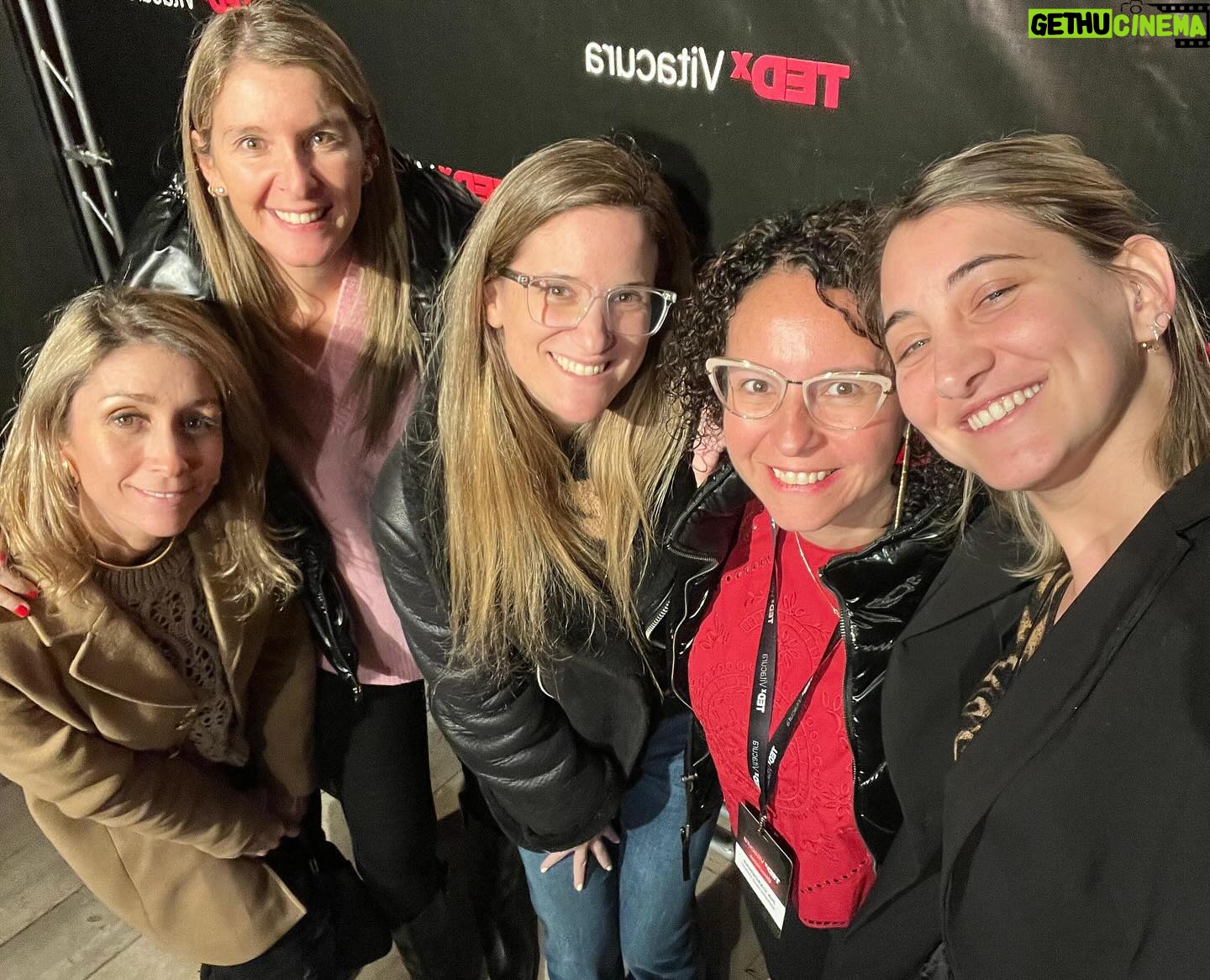 Marcela Sabat - 1.4K Likes - #TedTalk Lo que vivĆ ayer en @tedx.vitacura para @ted fue una tremenda experiencia y desafĆo personal. Llevaba muchos aƱos admirando las charlas TED, y porquĆ© no decirlo, muchas veces soƱƩ con ser una #TedSpeaker. Fueron semanas de harto trabajo para lograr cumplir con los objetivos de la marca y, para eso tuvimos a los mejores entrenadores. A los expertos en oratoria y storytelling @spinpitch.cl y @labstorylab muchĆsimas gracias por toda su entrega y profesionalismo, fueron fundamentales para llegar al corazón del āregaloā que uno debe preparar para entregar al mundo y que yo llamĆ© EFECTO EQUIDAD. Feliz ademĆ”s de haber compartido y conocido a tantas personas en este viaje de tanto aprendizaje con quienes compartĆ escenario, especialmente @franandler_tips @mane.martin.c @coachingconsofia @nanodemaria @dr.ramonkong @holaeedu @francisco.ackermann @sanchezpipe @denisse_goldfarb
Agradecer a @peterfulle y todo el equipo por toda la organización y amor que le pusieron a todo.
Gracias a mis papĆ”s por acompaƱarme y gracias al mĆ”s importante de todos, a mi Rodri por confiar en mi y apoyarme con todo y con tanto ā¤ļøā¤ļøā¤ļø.
#Gratefull