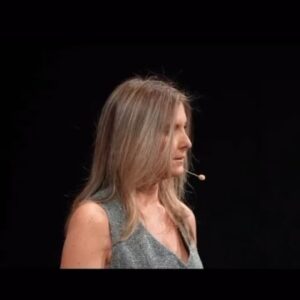Marcela Sabat Instagram - #TedTalk Lo que viví ayer en @tedx.vitacura para @ted fue una tremenda experiencia y desafío personal. Llevaba muchos años admirando las charlas TED, y porqué no decirlo, muchas veces soñé con ser una #TedSpeaker. Fueron semanas de harto trabajo para lograr cumplir con los objetivos de la marca y, para eso tuvimos a los mejores entrenadores. A los expertos en oratoria y storytelling @spinpitch.cl y @labstorylab muchísimas gracias por toda su entrega y profesionalismo, fueron fundamentales para llegar al corazón del “regalo” que uno debe preparar para entregar al mundo y que yo llamé EFECTO EQUIDAD. Feliz además de haber compartido y conocido a tantas personas en este viaje de tanto aprendizaje con quienes compartí escenario, especialmente @franandler_tips @mane.martin.c @coachingconsofia @nanodemaria @dr.ramonkong @holaeedu @francisco.ackermann @sanchezpipe @denisse_goldfarb 
Agradecer a @peterfulle y todo el equipo por toda la organización y amor que le pusieron a todo.

Gracias a mis papás por acompañarme y gracias al más importante de todos, a mi Rodri por confiar en mi y apoyarme con todo y con tanto ❤️❤️❤️.

#Gratefull