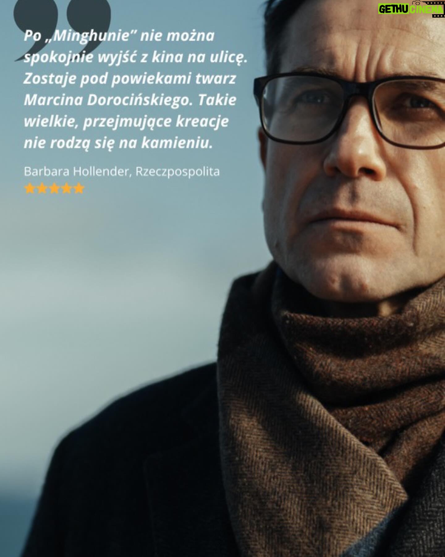 Marcin Dorociński - 3.2K Likes - Czołem Kochani!
Dziś we Wrocławiu kończy się najwspanialsze święto artystycznego kina: festiwal @mff_nowehoryzonty! Serdecznie dziękuję za zaproszenie, za wszystkie wzruszenia, emocje, rozmowy. Tyle pięknych filmów i tyle wspaniałych spotkań! Mam nadzieję, że @minghun_film znalazł na Nowych Horyzontach swoich widzów i poleci wysoko. Cudownie było znowu wrócić do Wrocławia.
Do zobaczenia za rok!