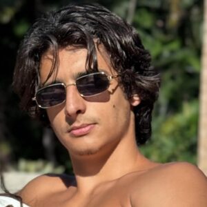 Márcio Garcia Instagram - Parabéns @pedrosrgarcia !!!!!

Hoje você completa 21 anos e não há palavras para expressar o quanto você significa para a nossa família. Você é um verdadeiro tesouro, cheio de luz, cuidadoso e generoso. Sempre pronto pra ajudar quem está ao seu lado, um exemplo de bondade e integridade.

Temos  orgulho de ver o homem que você se tornou: estudioso, correto e sempre disposto a fazer o certo, mesmo que não seja o caminho mais fácil. 

Que Deus continue abençoando sua vida, lhe protegendo  e guiando seus passos no caminho do bem maior. Tenho certeza de que seu futuro será brilhante, assim como você.