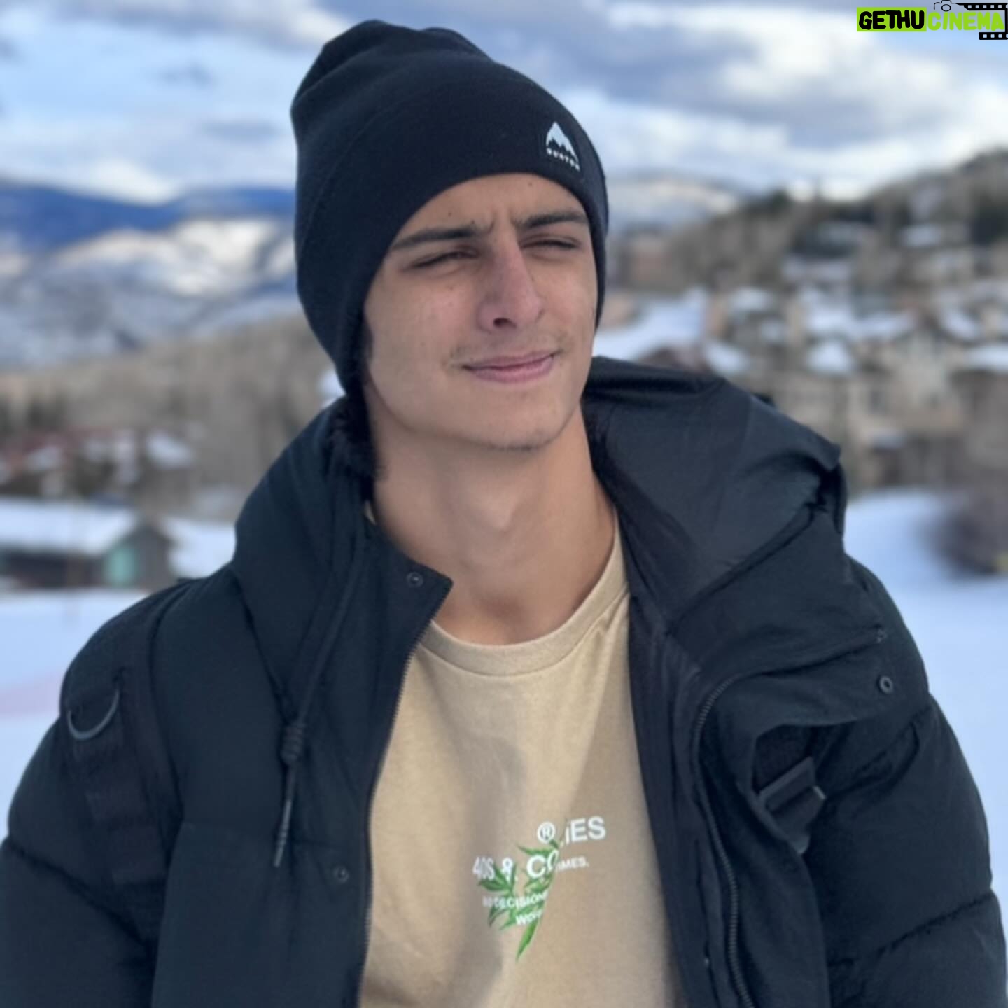 Márcio Garcia - 57.3K Likes - Parabéns @pedrosrgarcia !!!!!
Hoje você completa 21 anos e não há palavras para expressar o quanto você significa para a nossa família. Você é um verdadeiro tesouro, cheio de luz, cuidadoso e generoso. Sempre pronto pra ajudar quem está ao seu lado, um exemplo de bondade e integridade.
Temos orgulho de ver o homem que você se tornou: estudioso, correto e sempre disposto a fazer o certo, mesmo que não seja o caminho mais fácil.
Que Deus continue abençoando sua vida, lhe protegendo e guiando seus passos no caminho do bem maior. Tenho certeza de que seu futuro será brilhante, assim como você.