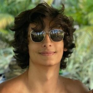 Márcio Garcia Instagram - Parabéns @pedrosrgarcia !!!!!

Hoje você completa 21 anos e não há palavras para expressar o quanto você significa para a nossa família. Você é um verdadeiro tesouro, cheio de luz, cuidadoso e generoso. Sempre pronto pra ajudar quem está ao seu lado, um exemplo de bondade e integridade.

Temos  orgulho de ver o homem que você se tornou: estudioso, correto e sempre disposto a fazer o certo, mesmo que não seja o caminho mais fácil. 

Que Deus continue abençoando sua vida, lhe protegendo  e guiando seus passos no caminho do bem maior. Tenho certeza de que seu futuro será brilhante, assim como você.