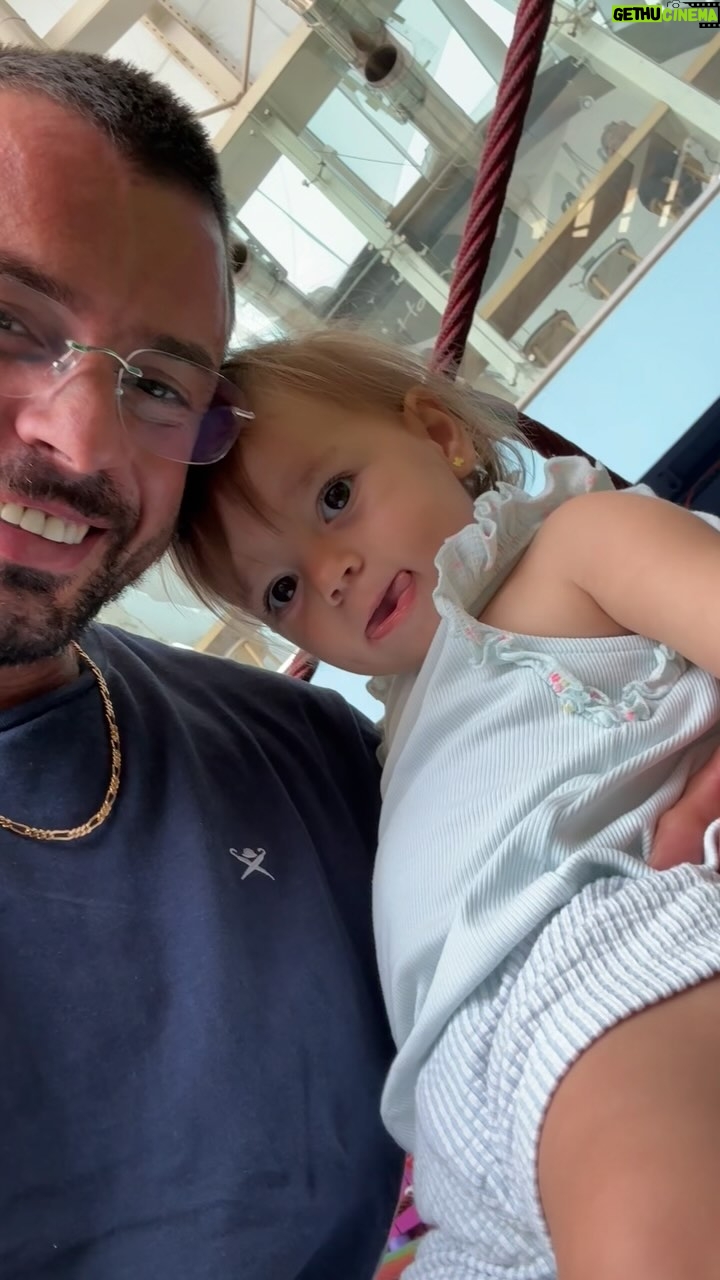 Marco Costa - 14.5K Likes - Pai de menina 👧🏼 😍
Todos os dias aprendo algo novo que me faz crescer enquanto Pai e enquanto Homem!
Na Vida tentamos sempre preparar o “Caminho” para os filhos, quando o Importante sim é preparar os filhos para o caminho!
Todos nos somos os melhores pais que conseguimos!
No fim do dia so isso importa!
Amo te minha Filha!
Es a minha maior conquista