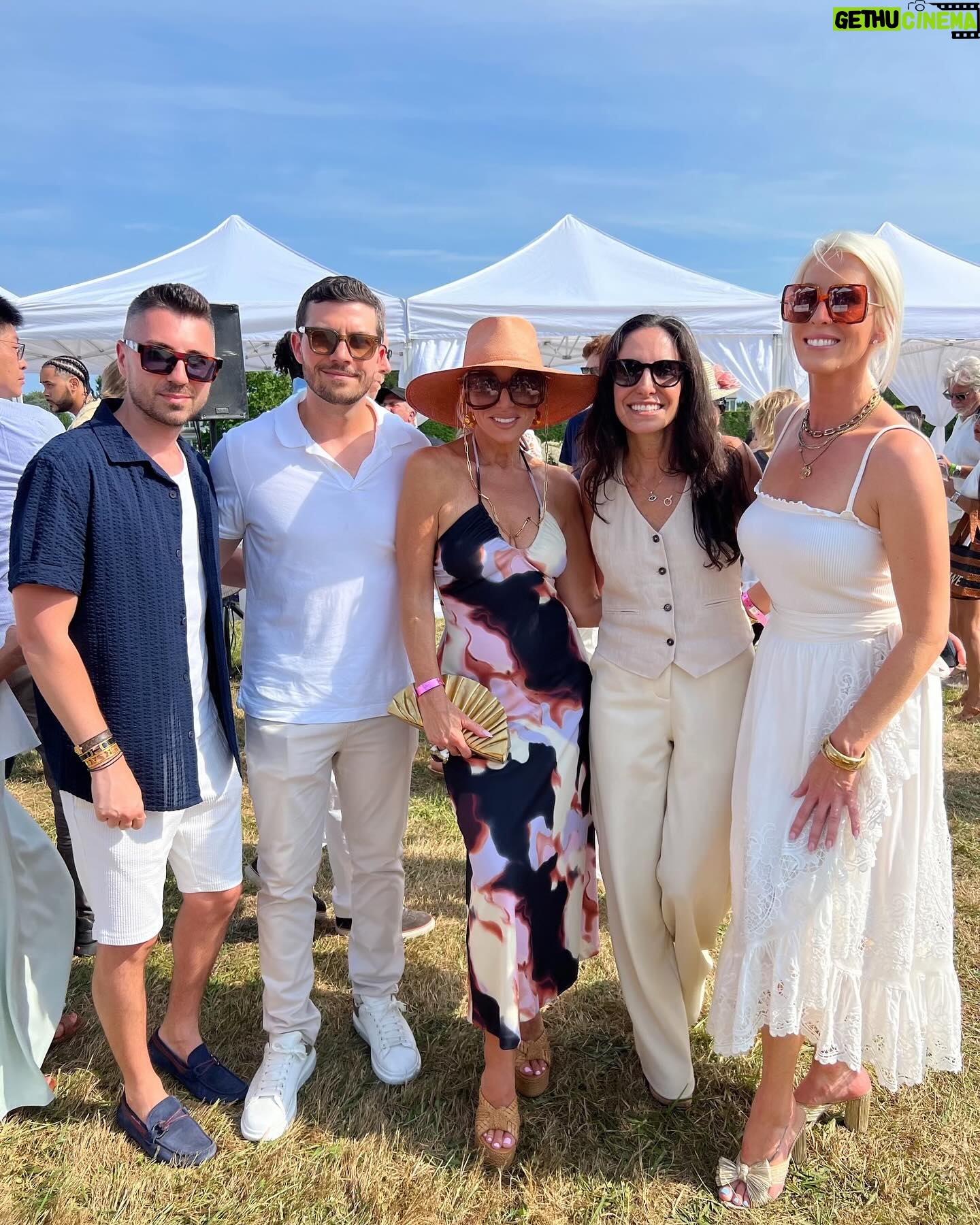 Margaret Josephs - 9.2K Likes - life lately 🌴>☀️>🌊 Out East!
#weekenddump #drinksoiree