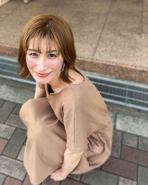 Mari Okamoto Instagram - 今日は、ひとまわり以上年下の友だちと息子とデート🫶
洋服は、@cocomomo_r だよ♡
アメブロに詳しく書いてあるよ〜😘

#今日のコーデ #ママファッション #ママコーデ #プチプラコーデ #プチプラファッション
