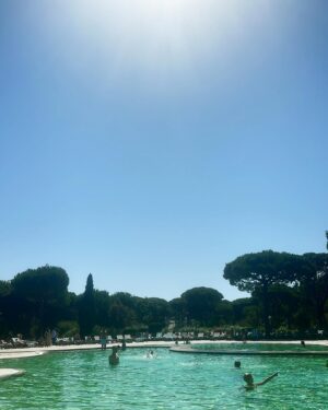 Maria Cerqueira Gomes Instagram - 🍉☀️ 🍹
Obrigada  @sheratoncascais por este domingo🫠