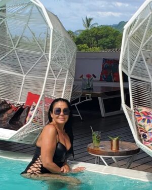 María Conchita Alonso Instagram - Bonito "ayer" en #Sayulita con mi linda y Qda comadre @beba_muniz. 

#waybackwednesday in the beautiful town of Sayulita, #mexico.

#MaríaConchita
#MariaConchitaÚnica
#MariaConchitaAlonso

#wb
#wbw 
#miercolesretro