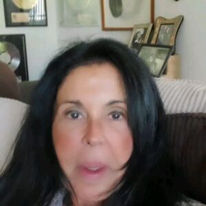María Conchita Alonso Instagram - VIDEO Castellano/English.
❤🙏🫂

Gracias @alexcohen y @artistasporve por crear éstas capsulas uniendo a varios artistas levantando la voz por una Venezuela Libre.
🇱🇹🦜🙏
 
A partir de mañana Lunes voy a empezar a alejarme un poco de todo éste caos que me quita paz. Mi voz y corazón SIEMPRE estará del lado correcto, el de la verdad y respeto, del lado de la #Venezuela bonita, honesta y trabajadora, la que todos queremos y que HEMOS GANADO! Y por supuesto, cuando sea necesario, estaré LEVANTANDO mi voz. Pero ahora necesito concentrarme en mí, mis sueños, mi trabajo, los animalitos. #bendiciones!
👦👧🏿👱👶🏻👩🏼‍🦰🧓👩🏻👴🏼

I WILL BE away for a couple of weeks, to start with, from all this political madness that's driving me crazy and giving me anxiety.
🫂🫂
What's happening in my country is like a horrible scripted movie, but it's REAL; and what might happen here in my beloved US, (being a cuban/venezuelan its easy to see the red flags...) if more people don't wake up and unite... will be as bad... 
🇺🇲🇺🇲✝️
I'm also a proud American, and it hurts when I see people that I love being in the wrong side of the story... so, I need to get away. I need PEACE. 
It will start with two weeks in that magical place I go to, to be more in touch with my soul, angels, spirit. 
I need my everyday laughter back, my dreams, to learn how to respect, accept & forgive more those who have no clue of what's going on (ignorance...). 
It's not easy, but it can be done. #GodBless! 🙏🙏

#MariaConchita
#MariaConchitaÚnica
#MariaConchitaAlonso
#artistasporvenezuela
#nuevodiccionario
#esahora 
#hastaelfinal 
#DONOTCOMPLY!

@mariaconchitaunica 
@veefauna11