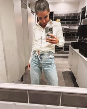 María Gabriela de Faría Instagram - Bachelorette party para la bride to be @ananouel30 en uno de los lugares más felices del planeta @amorypasta 

👰🏻💍🤵🏻🍝🇨🇱🎶🍾🪩💃🏻

La última foto es como salí del hotel.
Pantalón abierto y llena de una sustancia blanca que plantea ciertas preguntas 😅
Medio vestida, sucia y MUY feliz. 

Te amamos mucho @ananouel30 !!!! ❤️