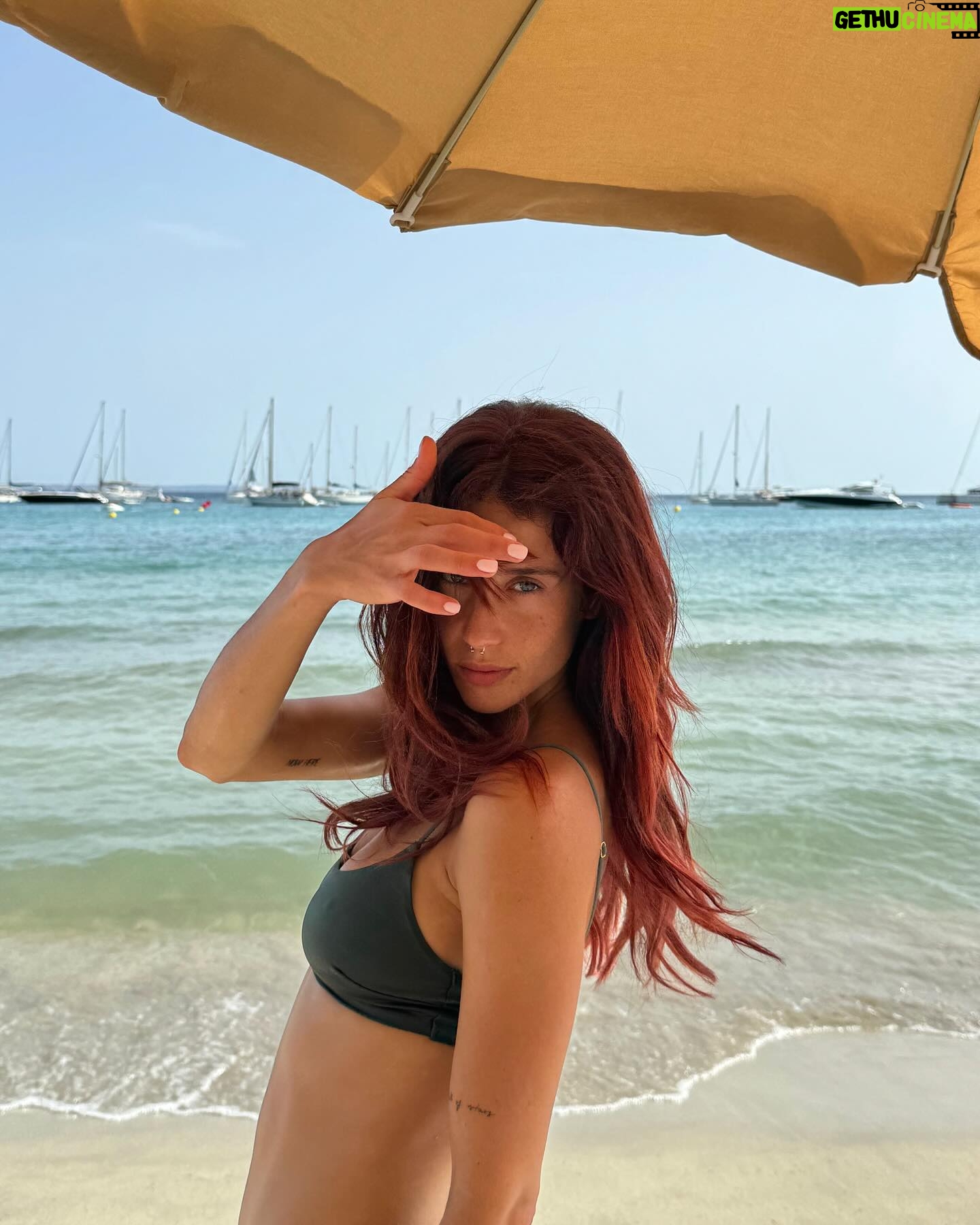 María Pedraza - 199.9K Likes -