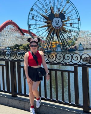 Mariana Botas Instagram - Siendo feliz en Disney 🎢🎡🪄🐭❤️✨🫰🏻
.
.
.
. Gracias @infinitymagic.bydani por ayudarnos a planear los mejores viajes siempre 🫶🏻🫶🏻🫶🏻