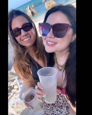 Mariana Botas Instagram - Me fui de vacaciones…🫶🏻🏝️👙🌊🌤️✨🙌🏻✈️🏖️☀️🐚
.
.👙 @trochee_mx 
. @lomashospitality @eldoradoresorts 
.  #eldoradoresorts #lomashospitality #moreinclusive #vacay #vacaymode #bikini #bikinilife #friends #cancun #fun #sun #travelblogger #lifestyle