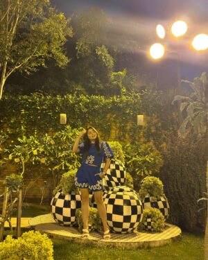 Mariana Botas Instagram - In wonderland 💙🦋🌀🐰🃏

. 👠 @stevemaddenmx