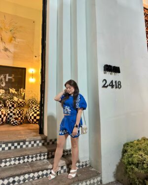 Mariana Botas Instagram - In wonderland 💙🦋🌀🐰🃏

. 👠 @stevemaddenmx