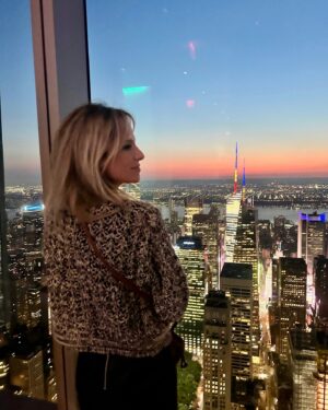 Mariana Fabbiani Instagram - Escapadita a New York 👀
Con la mejor compañía!! ❤️ Amo la magia de esta ciudad que nunca duerme! ✨🗽🍎