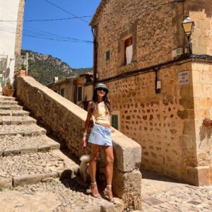 Mariana Oushiro Instagram - Mallorca - visiting Valldemossa 🌞 🇪🇸