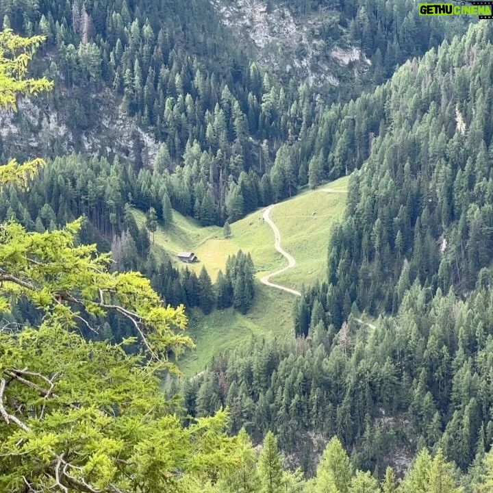 Mariana Prachařová - 3.8K Likes - Jezdíte na hory v létě?
za mě to je tady prostě jedna tapeta za druhou🇦🇹
#austria #grosglocknerhochalpenstrase #grossglockner #austriavacations
