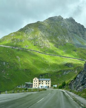 Mariana Prachařová Instagram - Jezdíte na hory v létě?
za mě to je tady prostě jedna tapeta za druhou🇦🇹

#austria #grosglocknerhochalpenstrase #grossglockner #austriavacations