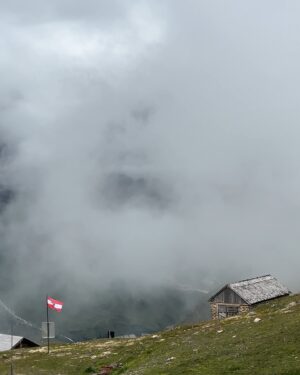 Mariana Prachařová Instagram - Jezdíte na hory v létě?
za mě to je tady prostě jedna tapeta za druhou🇦🇹

#austria #grosglocknerhochalpenstrase #grossglockner #austriavacations