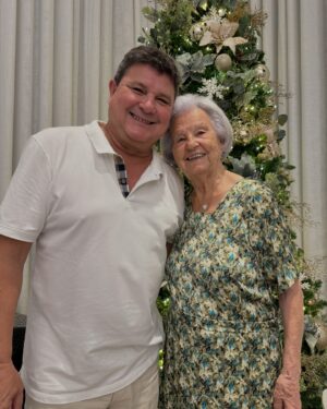 Mariana Rios Instagram - Minha amada vovó Martha! 
Meu coração ta doendo tanto com sua partida! Quão doce e consoladora é a certeza de que um dia estaremos juntas novamente!
Todas as declarações que precisei fazer a senhora, fiz em vida! 
Tenho muito da senhora em mim, e sempre ouvi atenta os seus conselhos! 
Conversamos todos os dias dessa vida, graças a Deus! Trocamos confidências, receitas, risos, choros! Sempre juntas! 
A senhora guardou e recortou todos os jornais e revistas em que eu saí. Me assistiu em todos os programas e novelas! Me viu cantar e vibrou comigo cada conquista! Obrigada vó por tudo! Por tanto! Por ser tão dedicada, batalhadora, amorosa e forte! Que meu avô e meu irmão recebam a senhora de braços abertos! Aqui ficará a saudade misturada com a alegria de ter sido sua neta nessa vida!
Te amo eternamente! 
Esteja com Deus! 
❤️🙏🏼