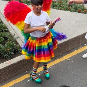 Mariana Torres Instagram - Marchamos con orgullo, celebrando la diversidad y la igualdad. Nos unimos en solidaridad con la comunidad LGBTQ , reconociendo su valentía y resiliencia. Cada paso que damos es un grito de amor, inclusión y derechos humanos. Juntos, seguimos construyendo un mundo donde todos puedan ser auténticamente ellos mismos. ¡Feliz Pride! 🌈 Gracias @sanfrancisco.anderson por la invitación a marchar justo con @inventadas.inventada !!!
