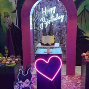 Mariano Martínez Instagram - .
Ayer fue el tan esperado cumple de Alma, 
sus 7 años !!
El calendario se dejó de tachar porque el día llegó 
y lo pudo disfrutar un montón rodeada de amigos y familia ,que hicieron de este día, uno más para rememorar.
Chini estamos orgullosos de la increíble hija, 
amiga y persona que sos. 
Viví la vida como ayer lo hiciste: 
con felicidad, ilusión y mucha alegría 🫶
Te amamos profundamente sin principio ni final, 
como decía la canción el día que te conocimos ✨

Muchas gracias a quienes nos 
acompañaron con tanto amor y dedicación ✨
Fotografía: @pduboisfotografias 
Ambientación: @aliciavergaraok
@mcm_decoraciones 
@decora.ada
Pastelería: @soleduenas.pasteleria 
Catering: @lacocina_de_papa @may_ariadna 
Animación: @looksanimaciones
El look soñado de alma es de @magicdressoficial  y sus zapatitos de charol de @glamis_taquitos
