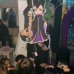 Mariano Martínez Instagram - .
Ayer fue el tan esperado cumple de Alma, 
sus 7 años !!
El calendario se dejó de tachar porque el día llegó 
y lo pudo disfrutar un montón rodeada de amigos y familia ,que hicieron de este día, uno más para rememorar.
Chini estamos orgullosos de la increíble hija, 
amiga y persona que sos. 
Viví la vida como ayer lo hiciste: 
con felicidad, ilusión y mucha alegría 🫶
Te amamos profundamente sin principio ni final, 
como decía la canción el día que te conocimos ✨

Muchas gracias a quienes nos 
acompañaron con tanto amor y dedicación ✨
Fotografía: @pduboisfotografias 
Ambientación: @aliciavergaraok
@mcm_decoraciones 
@decora.ada
Pastelería: @soleduenas.pasteleria 
Catering: @lacocina_de_papa @may_ariadna 
Animación: @looksanimaciones
El look soñado de alma es de @magicdressoficial  y sus zapatitos de charol de @glamis_taquitos