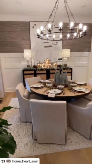 Marie Kondo Instagram - How are you preparing for guests during the holidays? I love how beautiful and inviting @home_heart_soul’s table and dining room are!
