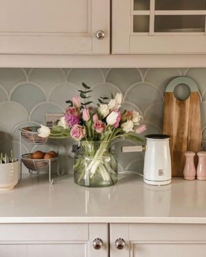 Marie Kondo Instagram - A pop of spring during the winter months is always something that sparks joy for me!🌷 Photo courtesy of @oaktreehome.