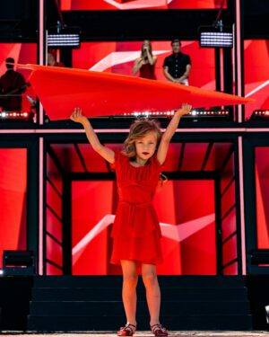 Marie-Mai Instagram - Pas peu fière de ce qu’on a accompli en tant que famille ce week-end! Animer la fête du Canada, performer pour la première fois Sur Le Plancher et être témoin des premiers pas en solo sur scène de Gigi… Good work @davidlafleche 
On a de quoi être fier!! Toujours cool de travailler à tes cotés!
Gigi et maman xxx
📸 @ericmyrephoto