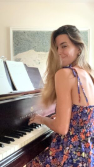 Marilou Instagram - Tell me you’re a 90s baby without telling me you’re a 90s baby 📷📺💿🎙️