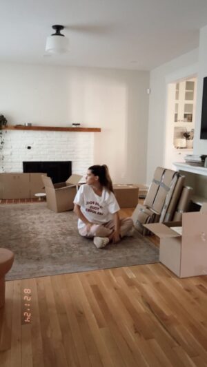 Marilou Instagram - J’ai passé les dernières semaines à vider ma maison, déjà très impatiente de la retrouver transformée (merci maman de nous accueillir pendant ce temps) 🔨🚧🪜

Ça fait un an que je me prépare à mon projet d’agrandissement et on arrive au moment d’enfin le matérialiser. 

C’est pour ça que vous ne me verrez plus cuisiner ici pour un moment, le temps de compléter les travaux et d’ici à ce que ma nouvelle cuisine, entre autres, soit prête... 

Tellement mais tellement hâte de vous montrer tout ça 🫠🫠