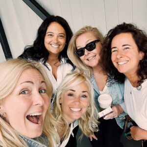 Mariloup Wolfe Instagram - Je partage les plus grands fous rires avec ces merveilleuses femmes depuis maintenant 13 ans!! 👯Quel privilège de vivre ce petit voyage entre amies année après année! Vive l’amitié! 🤍 @cloutierv @chloemerineau @cloutieri @valbo2