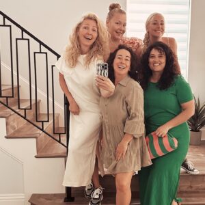 Mariloup Wolfe Instagram - Je partage les plus grands fous rires avec ces merveilleuses femmes depuis maintenant 13 ans!! 👯Quel privilège de vivre ce petit voyage entre amies année après année! Vive l’amitié! 🤍 @cloutierv @chloemerineau @cloutieri @valbo2