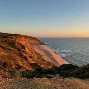 Marine Lorphelin Instagram - Pause nature 🇵🇹

Du sport, des paysages à couper le souffle, pas (peu) de téléphone, pas d’horaire, et toi ❤️

Batteries rechargées ! Profitez bien de vos congés estivaux ☀️

#portugal